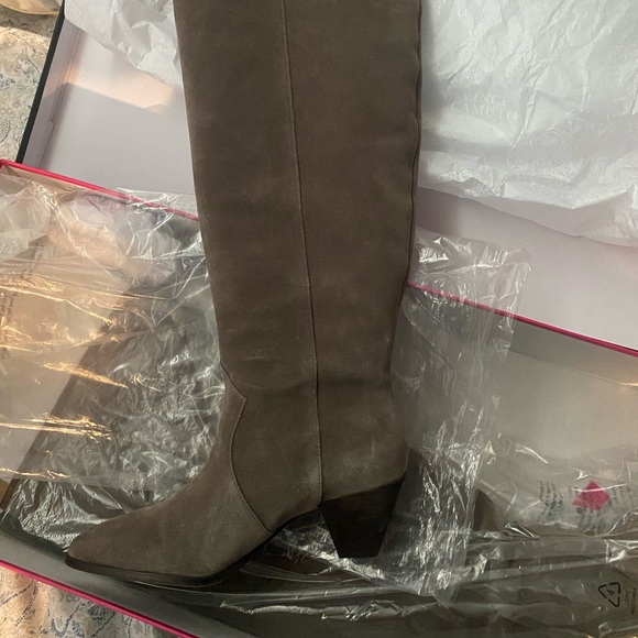 Vince Camuto Women's Sewinny Knee High Boot Fashion. Extra Wide - Picture 2 of 5